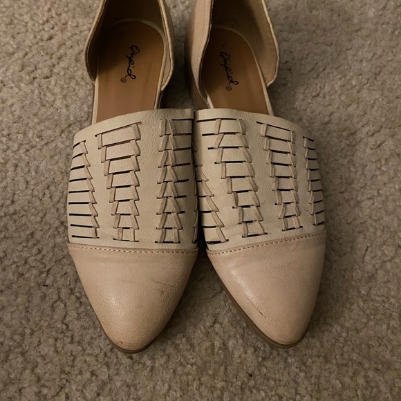 Flats! Must have staple! - Picture 2 of 3